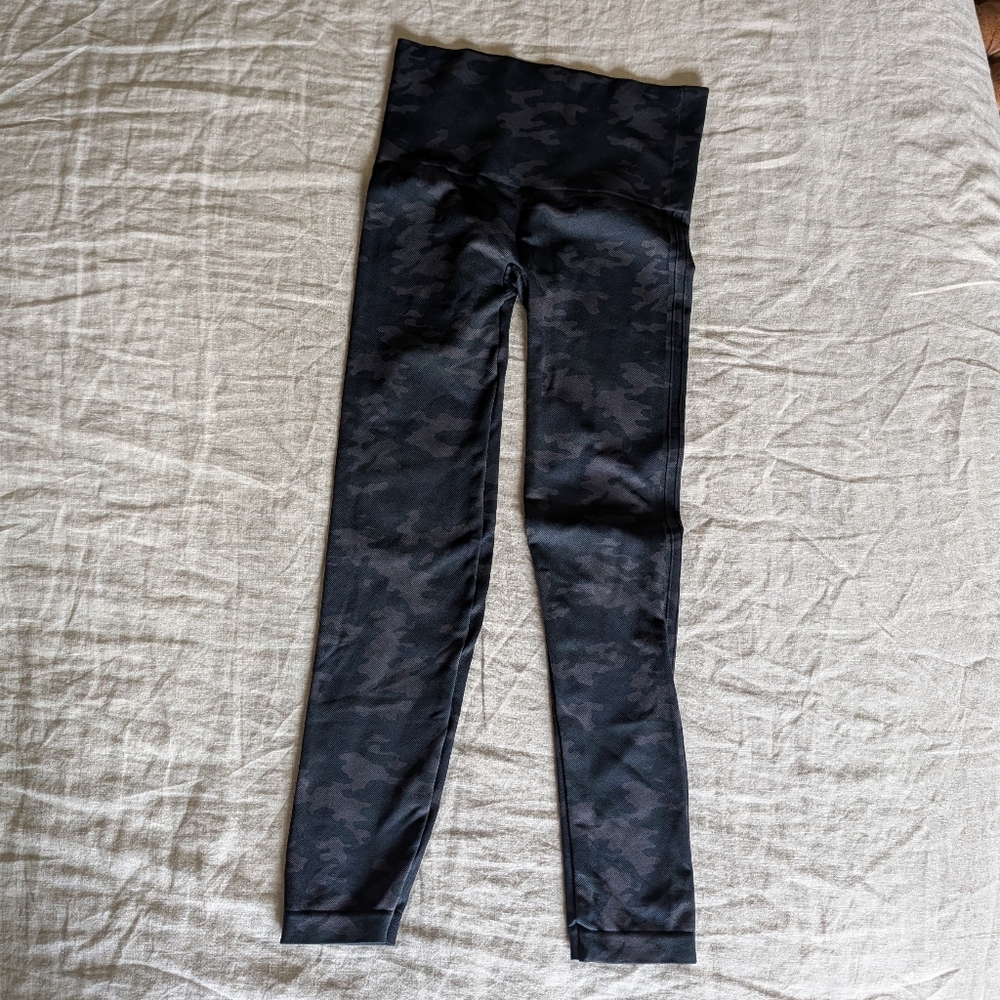 SPANX Dark Camouflage Leggings, Size L